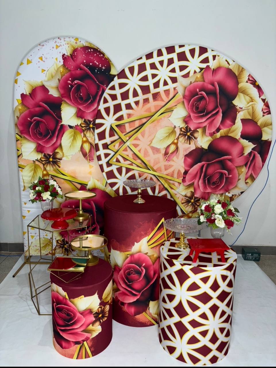 Kit Ouro - Rosas Vinho E Dourado - DLUARTS DECORAÇÕES E EVENTOS