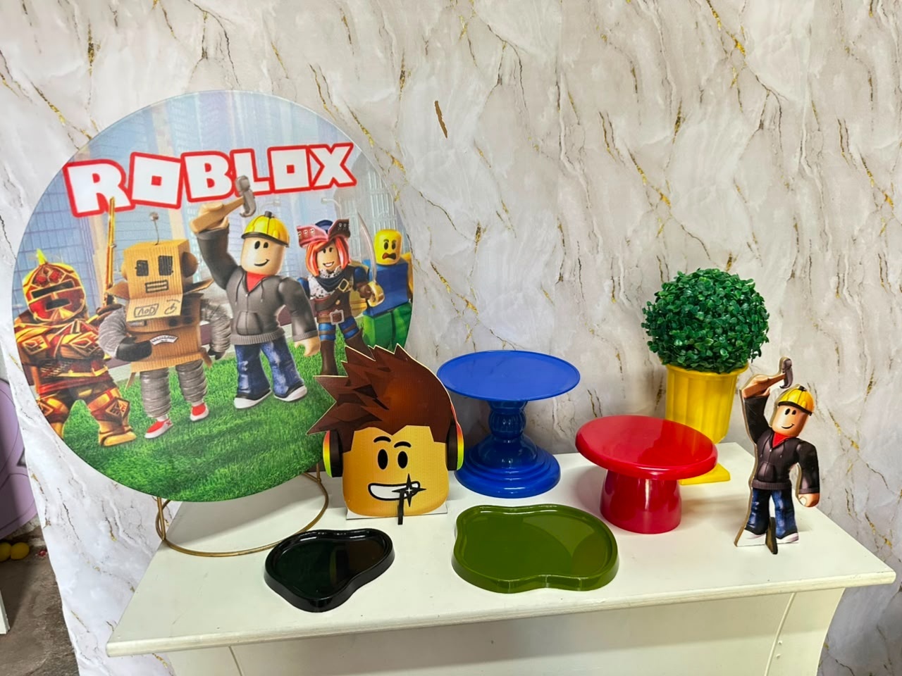 Roblox - Festa Na Mesa - Lua Nobre Decorações
