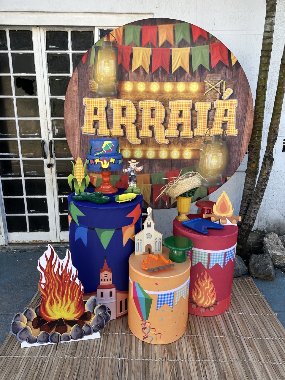 Arraia Luzes - Lua Nobre Decorações