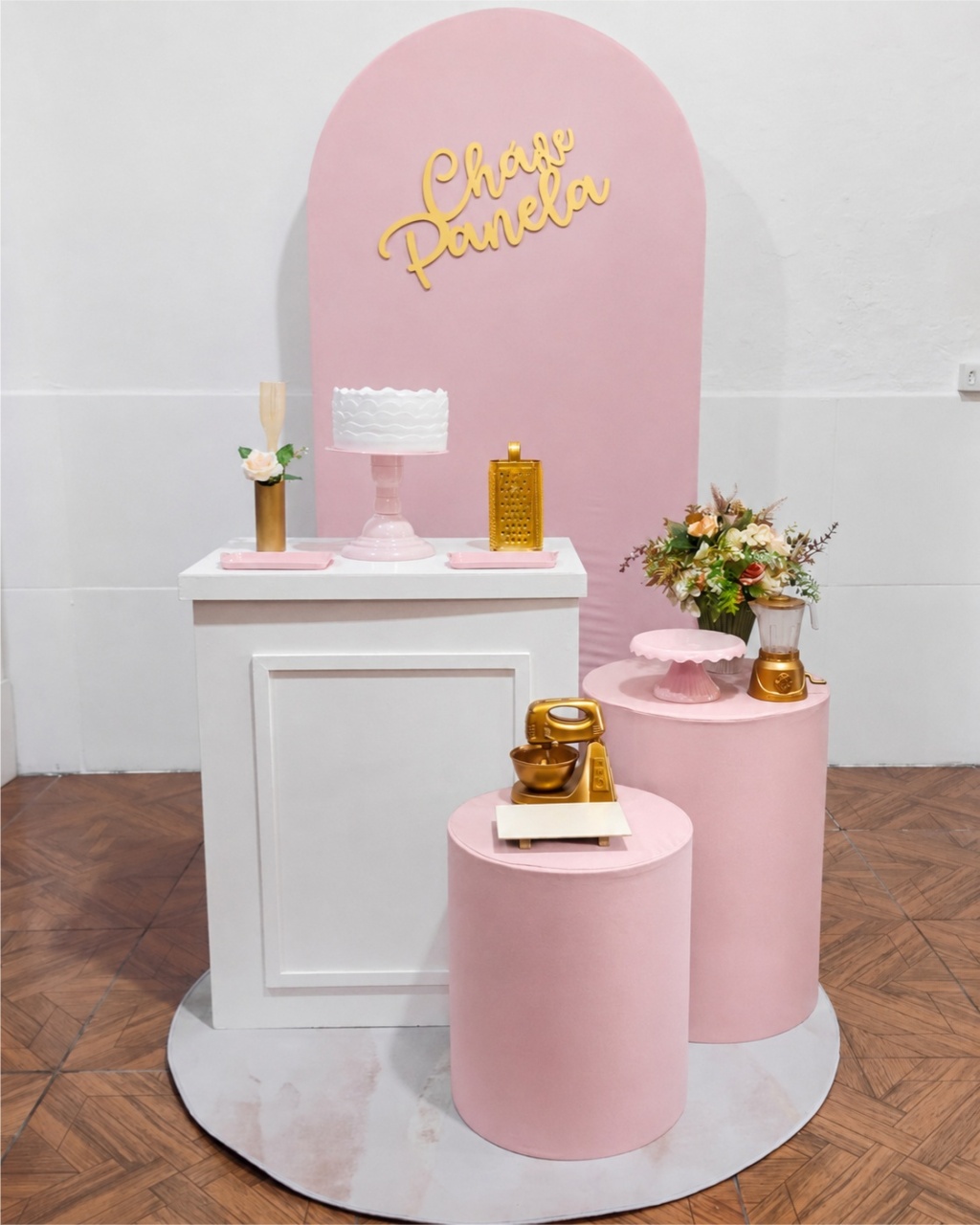 Romano Com Cômoda Rosa - LupitoDecoraçõespegueemonte