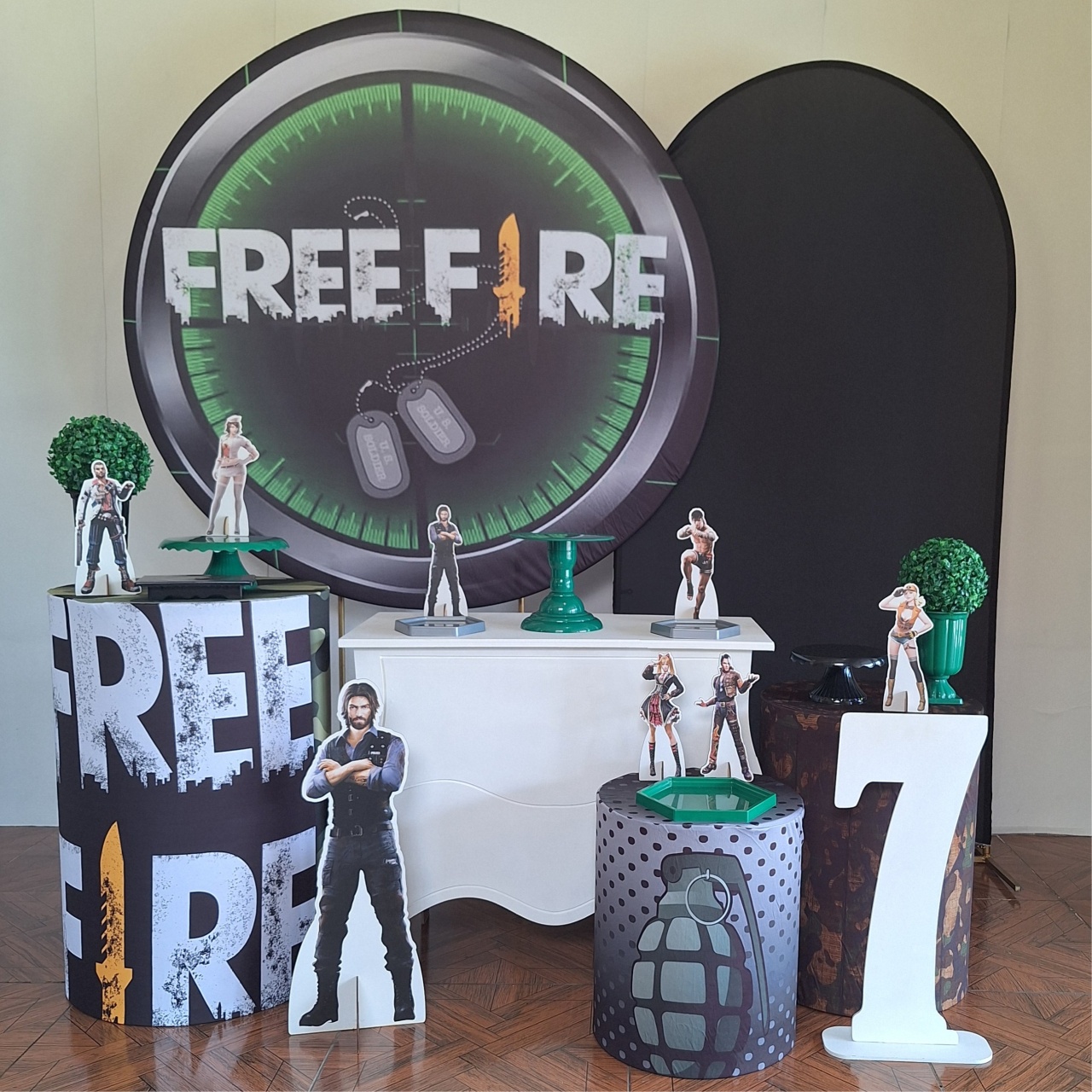 Free Fire * Kit Diamante  - LupitoDecoraçõespegueemonte