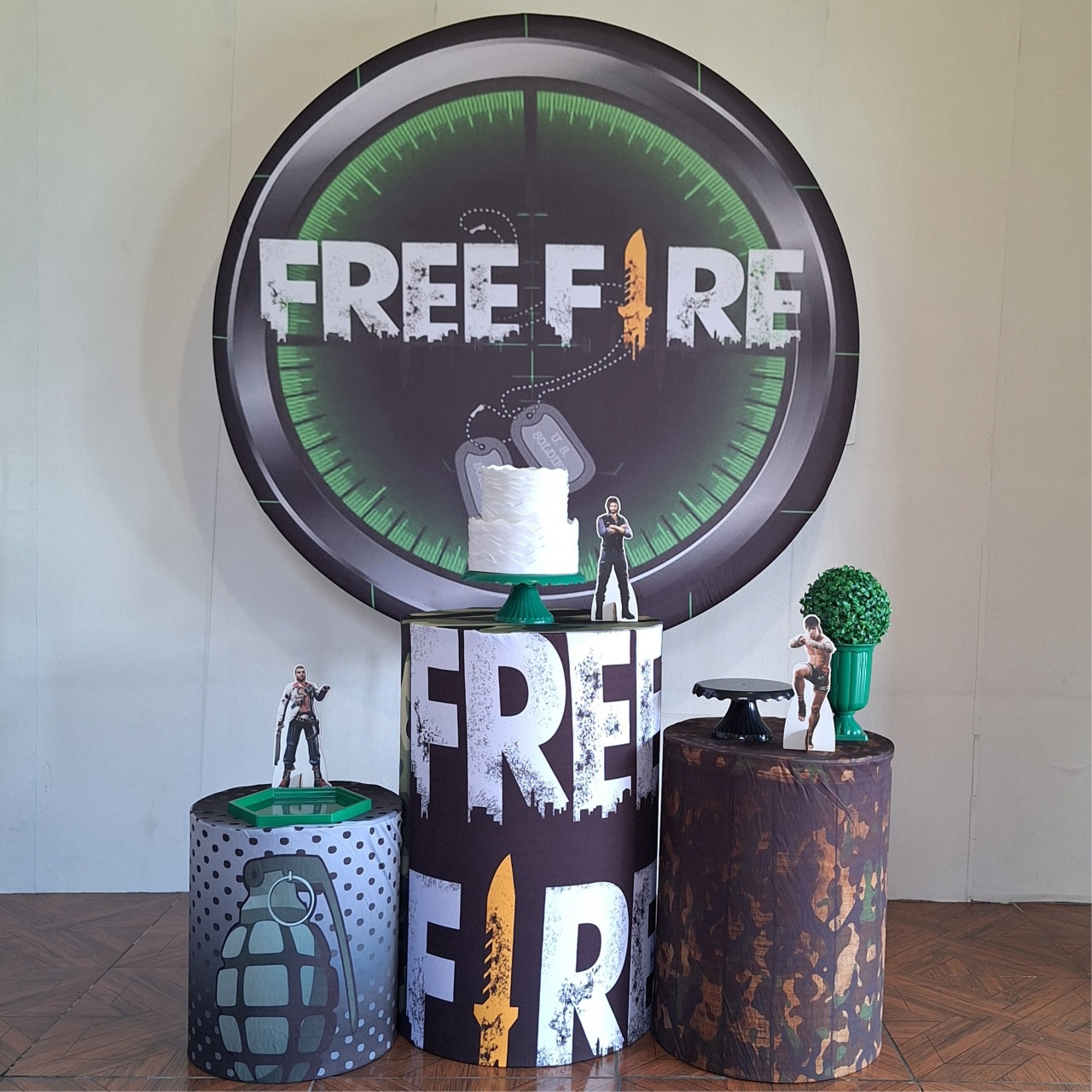 Free Fire * Kit Bronze - LupitoDecoraçõespegueemonte