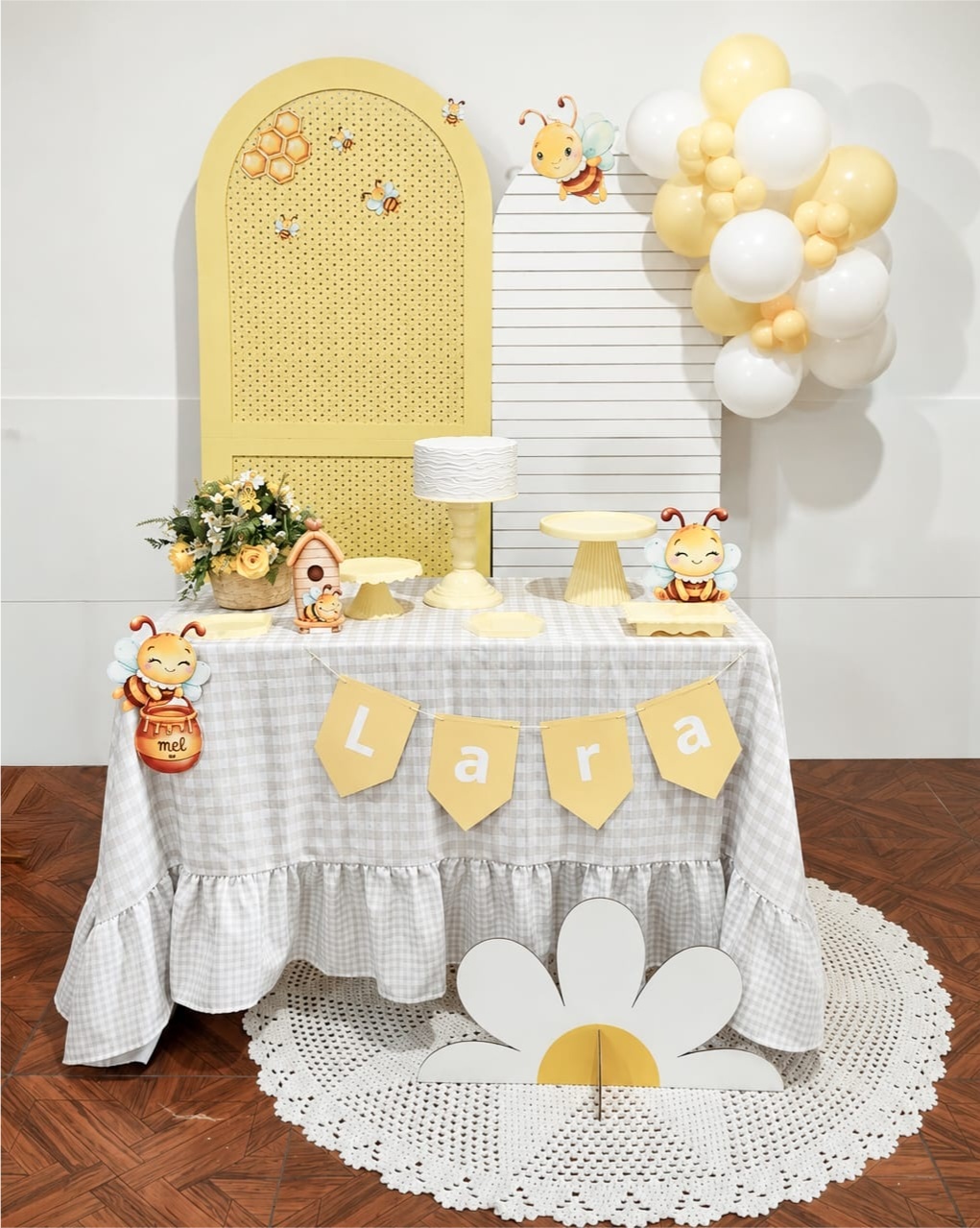 Abelhinha Kit Babado Com Balão - LupitoDecoraçõespegueemonte