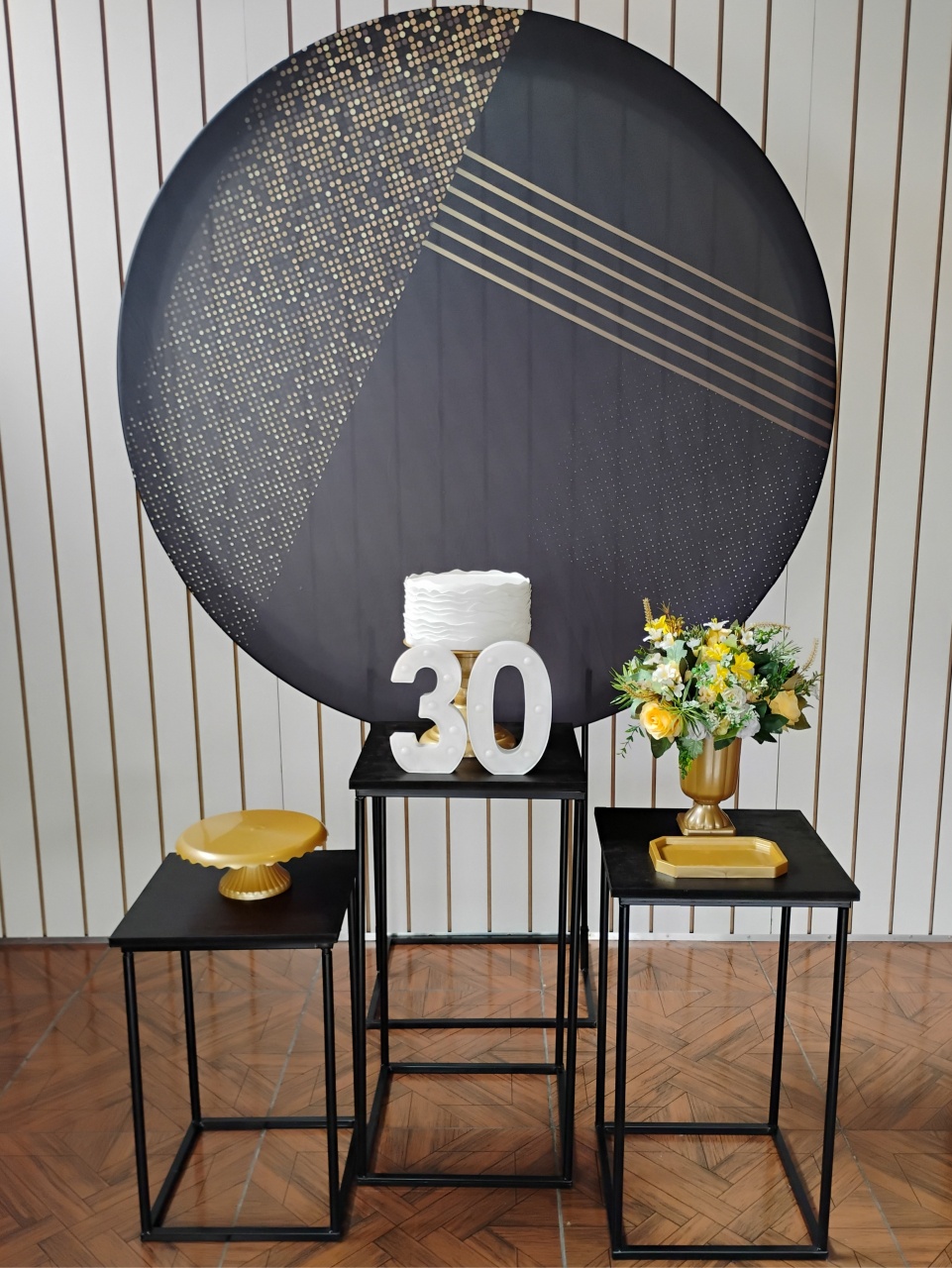 Preto Com Dourado * Kit Mesas - LupitoDecoraçõespegueemonte