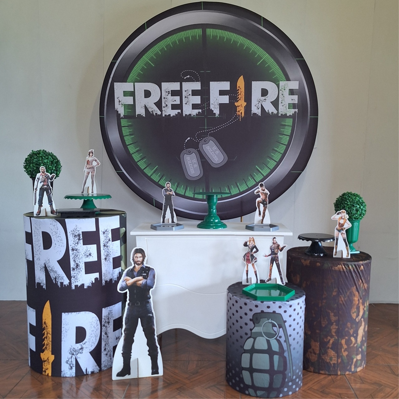 Free Fire * Kit Prata - LupitoDecoraçõespegueemonte