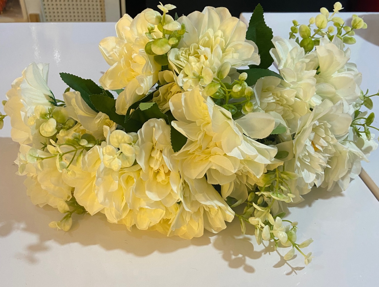 Flores Brancas Pétalas Compridas - Kasari Variedades