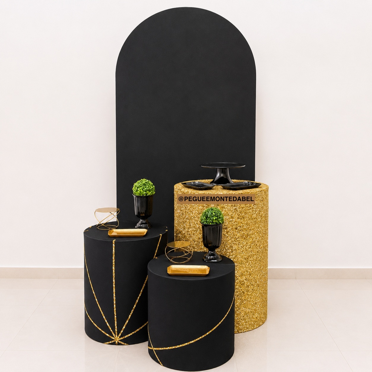 Adulto Preto E Dourado. - PEGUEEMONTEDABEL