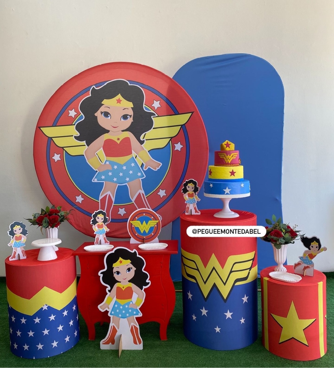 Tema Mulher Maravilha Kit 4  - PEGUEEMONTEDABEL