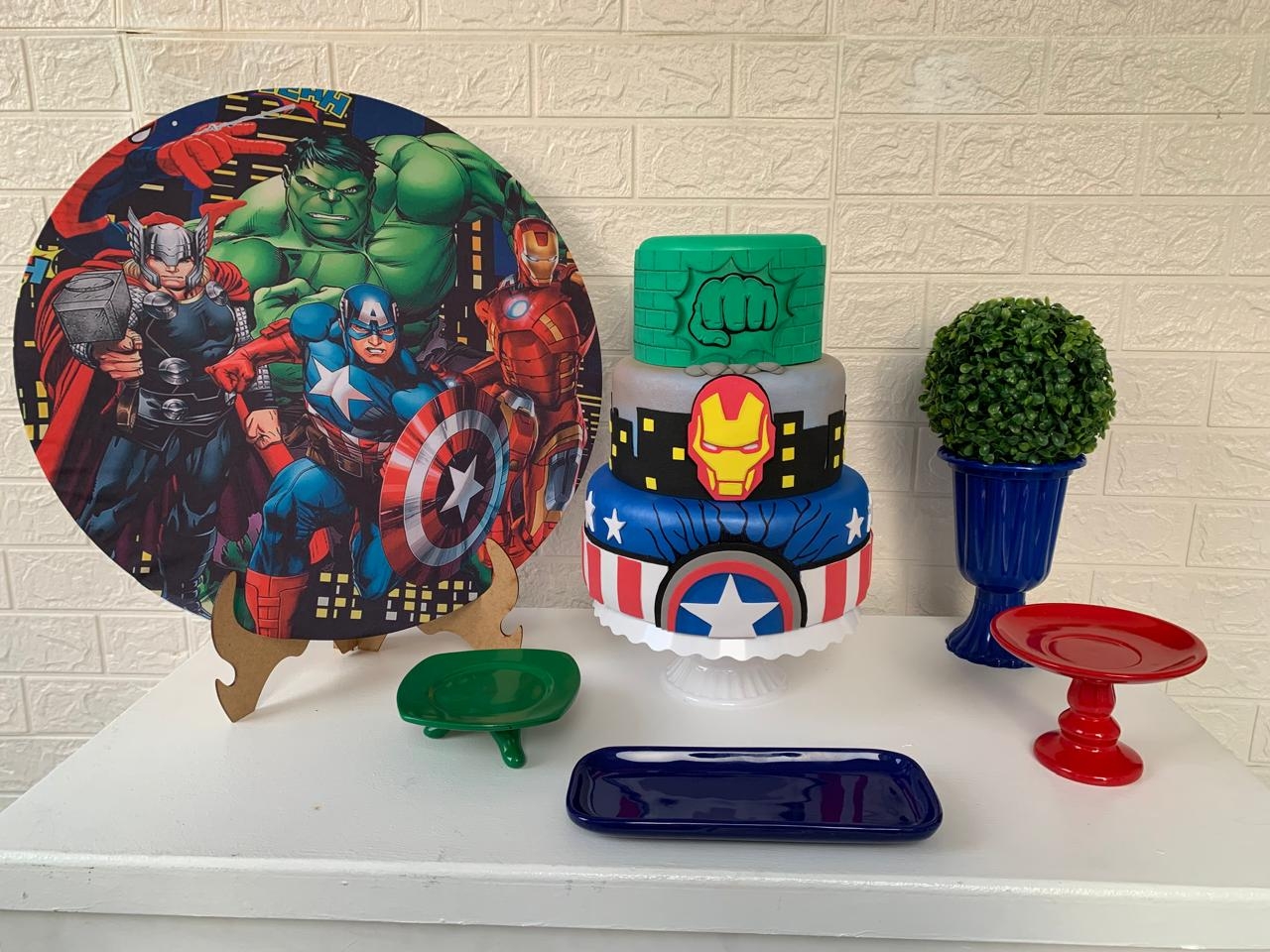 Kit Festa Na Mesa - Vingadores - maya.locacoes