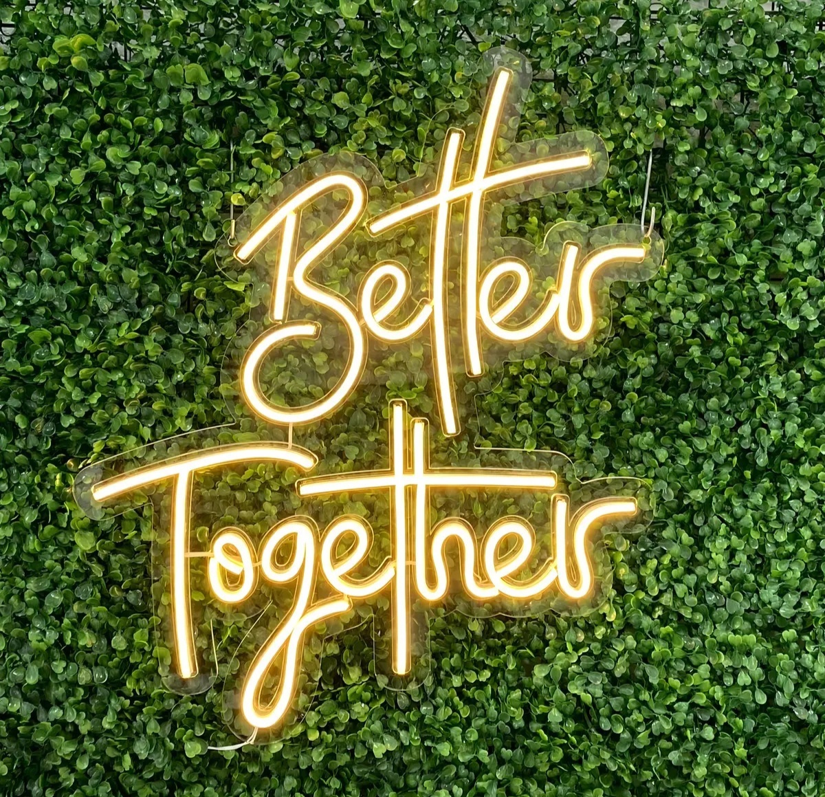 Better Together Led - maya.locacoes
