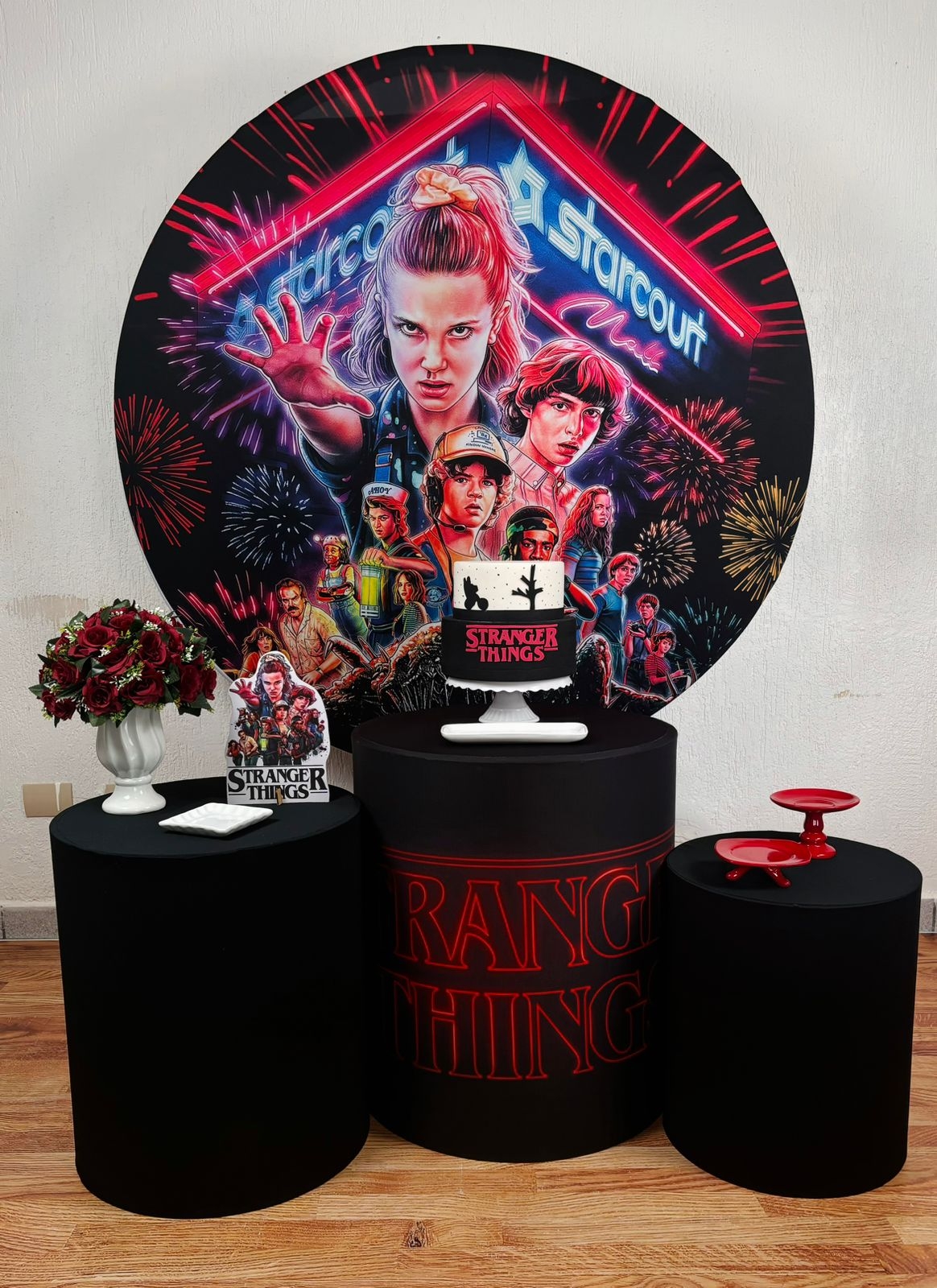 Kit Pegue E Monte Stranger Things - Prata - maya.locacoes