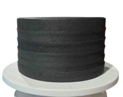 Bolo Fake Preto Espatulado - maya.locacoes