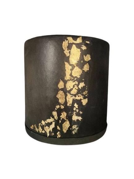 Bolo Fake Preto Com Dourado - Bolo Fake - maya.locacoes