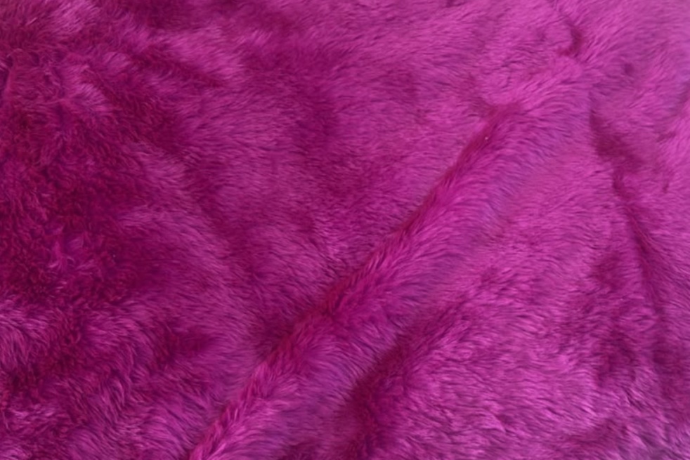Tapete Em Pelucia Roxo - maya.locacoes
