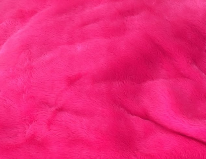 Tapete Em Pelucia Pink - maya.locacoes