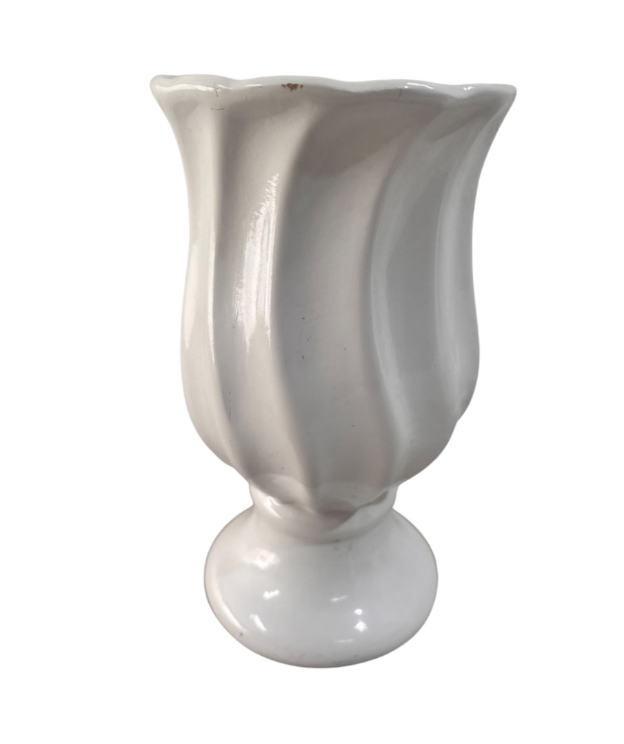 Vaso Branco Torcido 2 - maya.locacoes