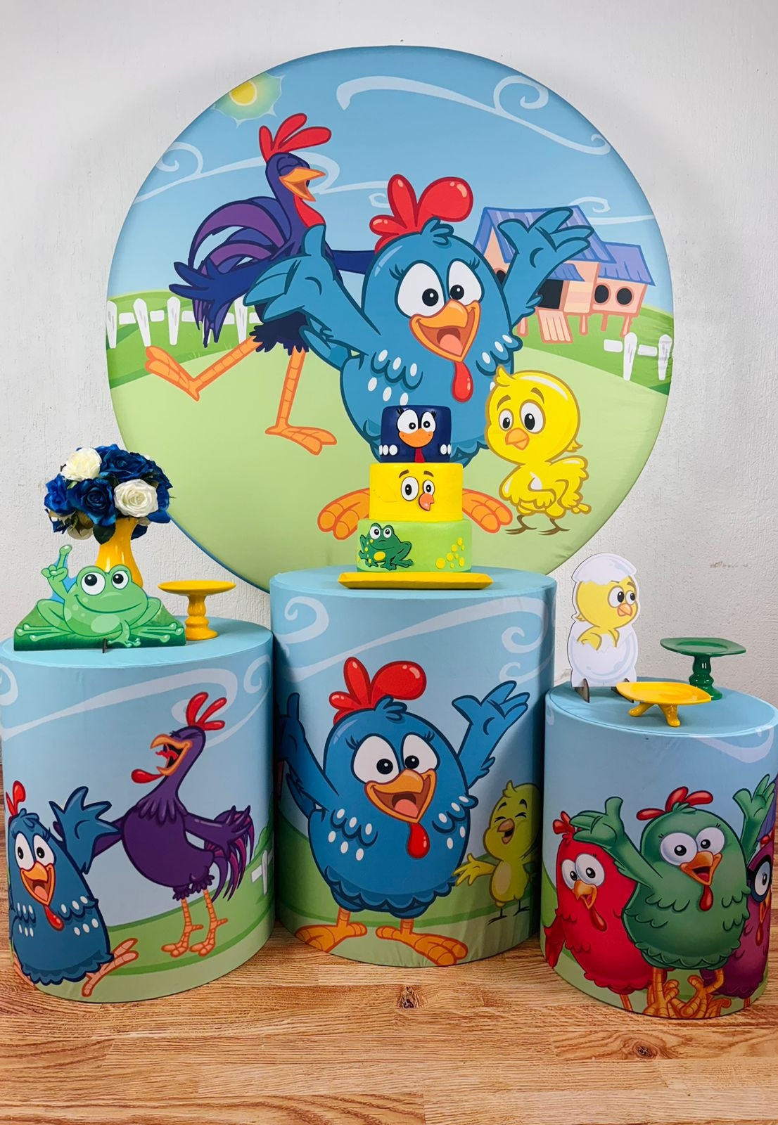 Kit Pegue E Monte Galinha Pintadinha (Prata) - maya.locacoes