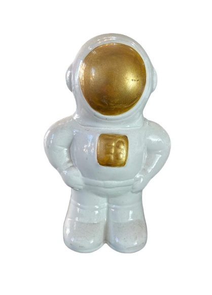 Astronauta Dourado - maya.locacoes