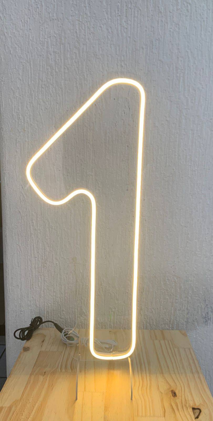 Numero 1 de Led - Letreiros/Acrilicos - maya.locacoes