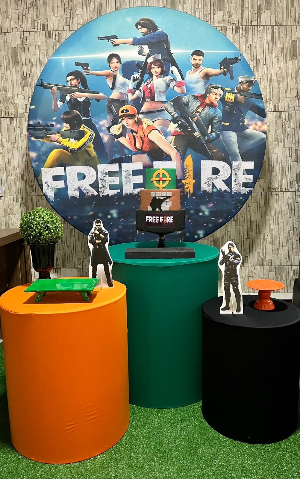 Kit Pegue E Monte Free Fire - maya.locacoes