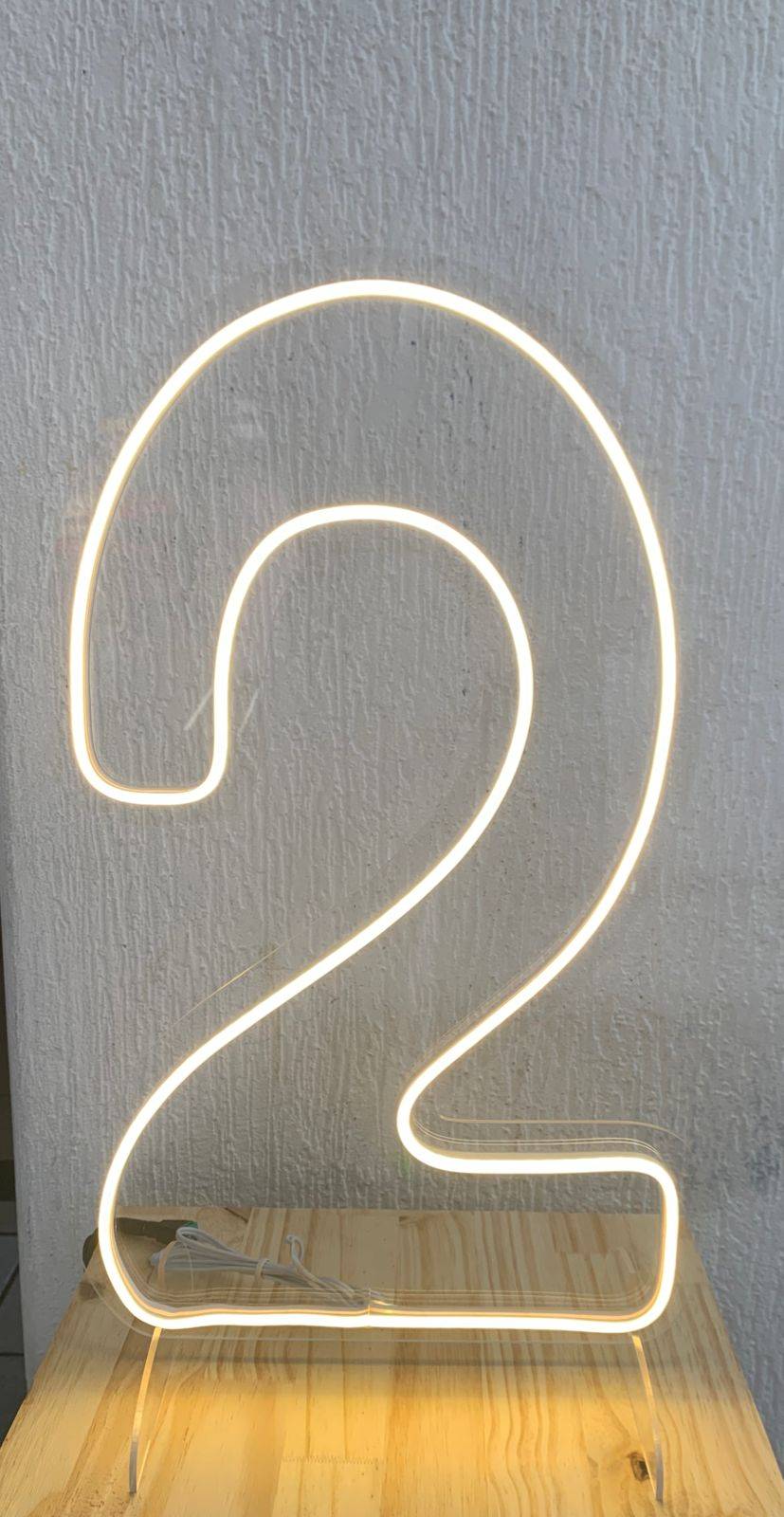 Numero 2 de Led - Letreiros/Acrilicos - maya.locacoes