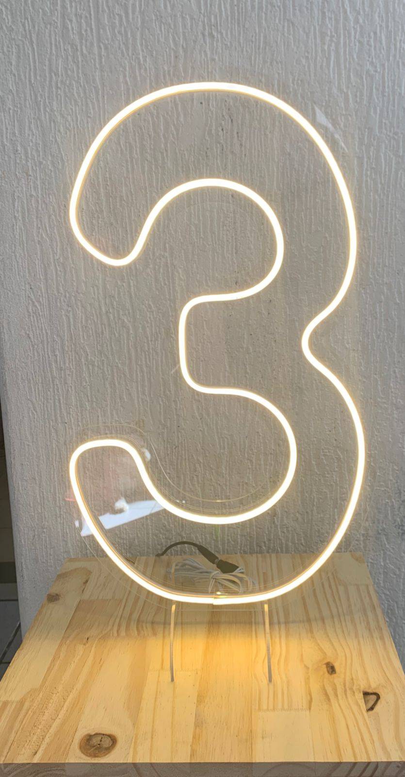 Numero 3 de Led - Letreiros/Acrilicos - maya.locacoes
