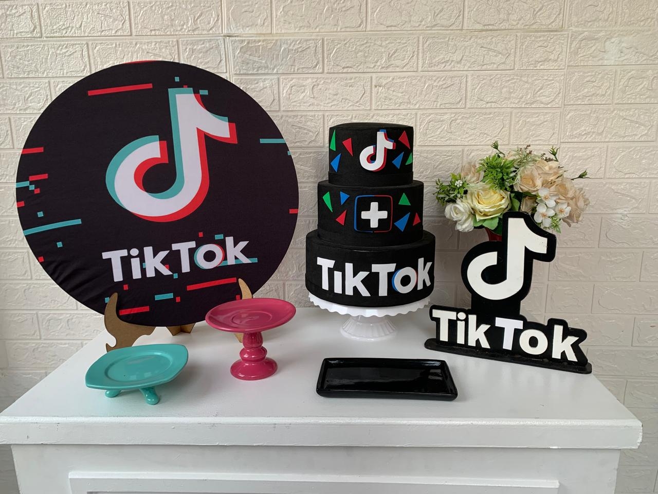 Kit Festa Na Mesa - Tik Tok - maya.locacoes