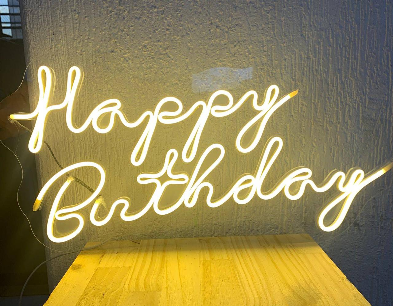 Letreiro Happy Birthday - Letreiros/Acrilicos - maya.locacoes