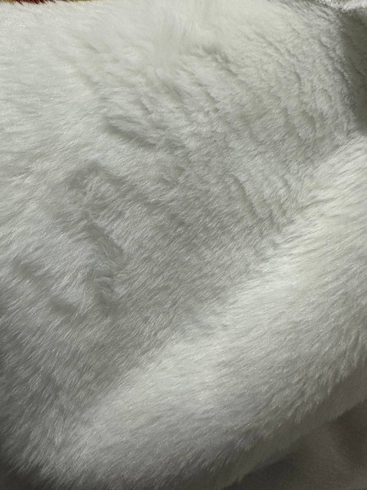Tapete Pelucia Branco - Tapetes - maya.locacoes