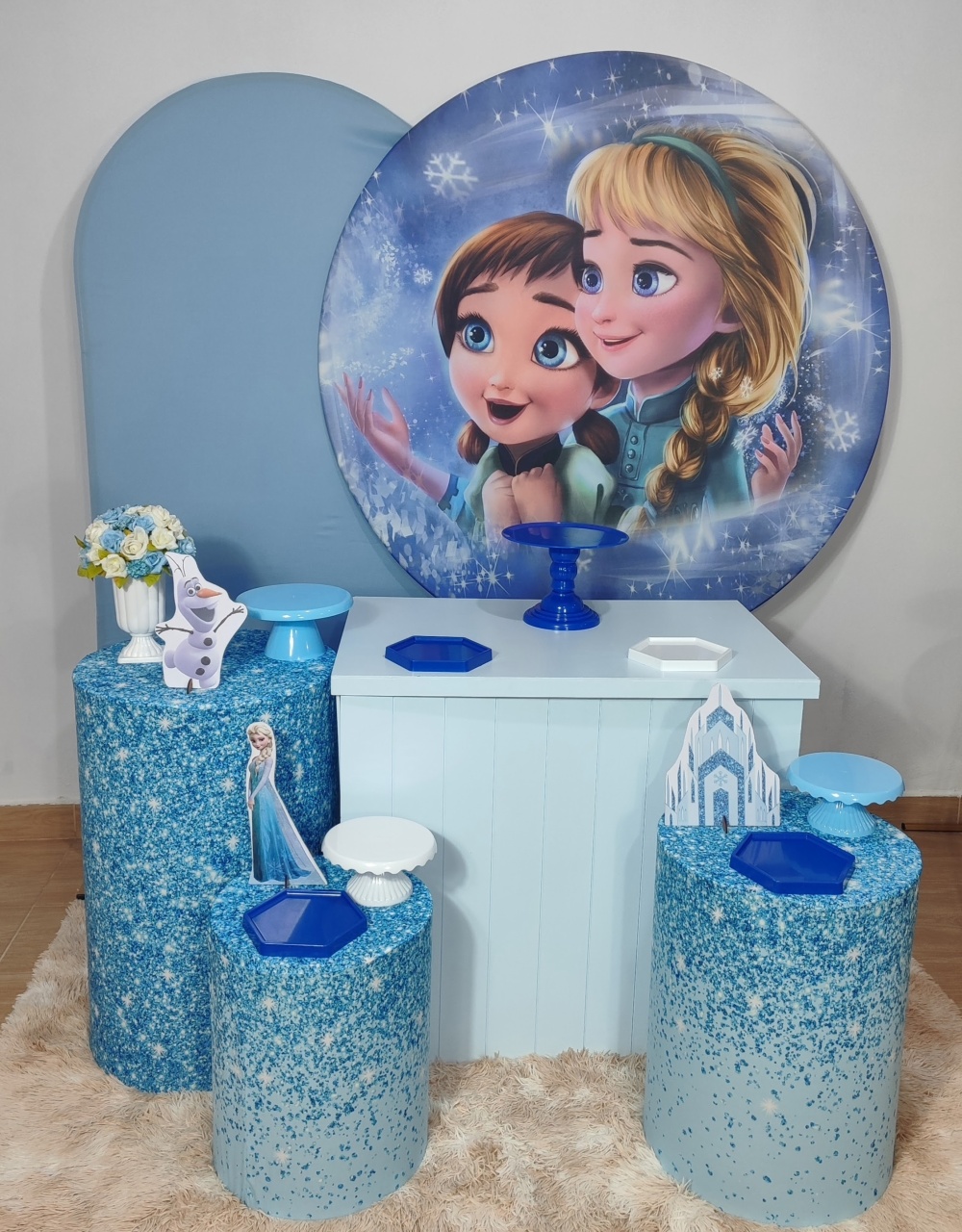 Frozen Criança Com Painel Romano - Gi Festas  Pegue e Monte