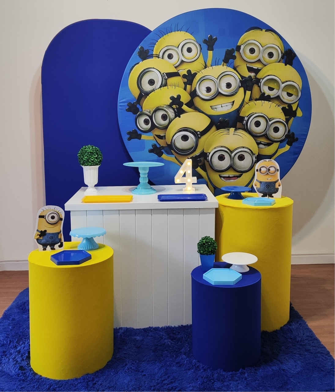 Minions Com Painel Romano - Gi Festas  Pegue e Monte