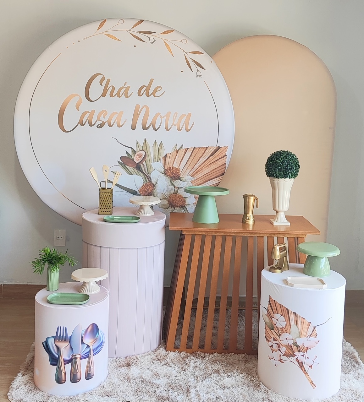 Chá Casa Nova Bege Com Painel Romano - Gi Festas  Pegue e Monte
