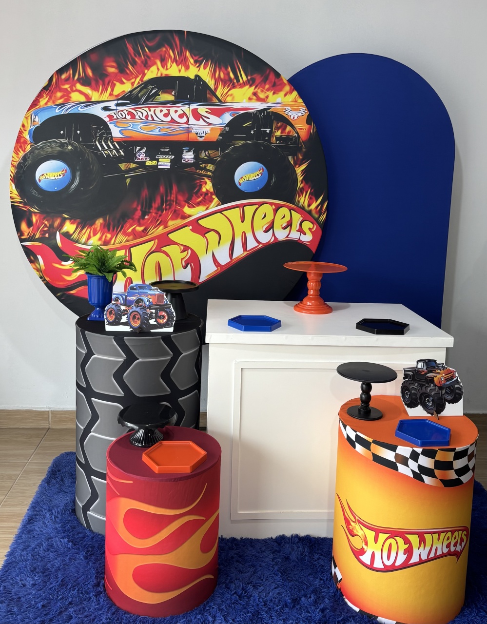 Hotweels/ Monters Truck - Gi Festas  Pegue e Monte