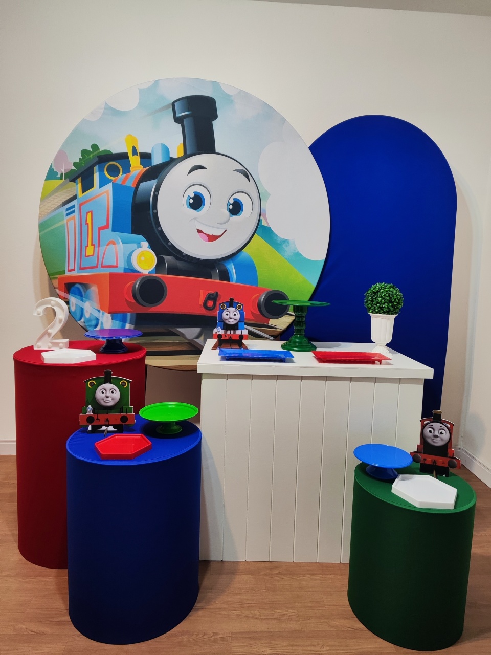 Thomas E Seus Amigos Com Painel Romano - Gi Festas  Pegue e Monte