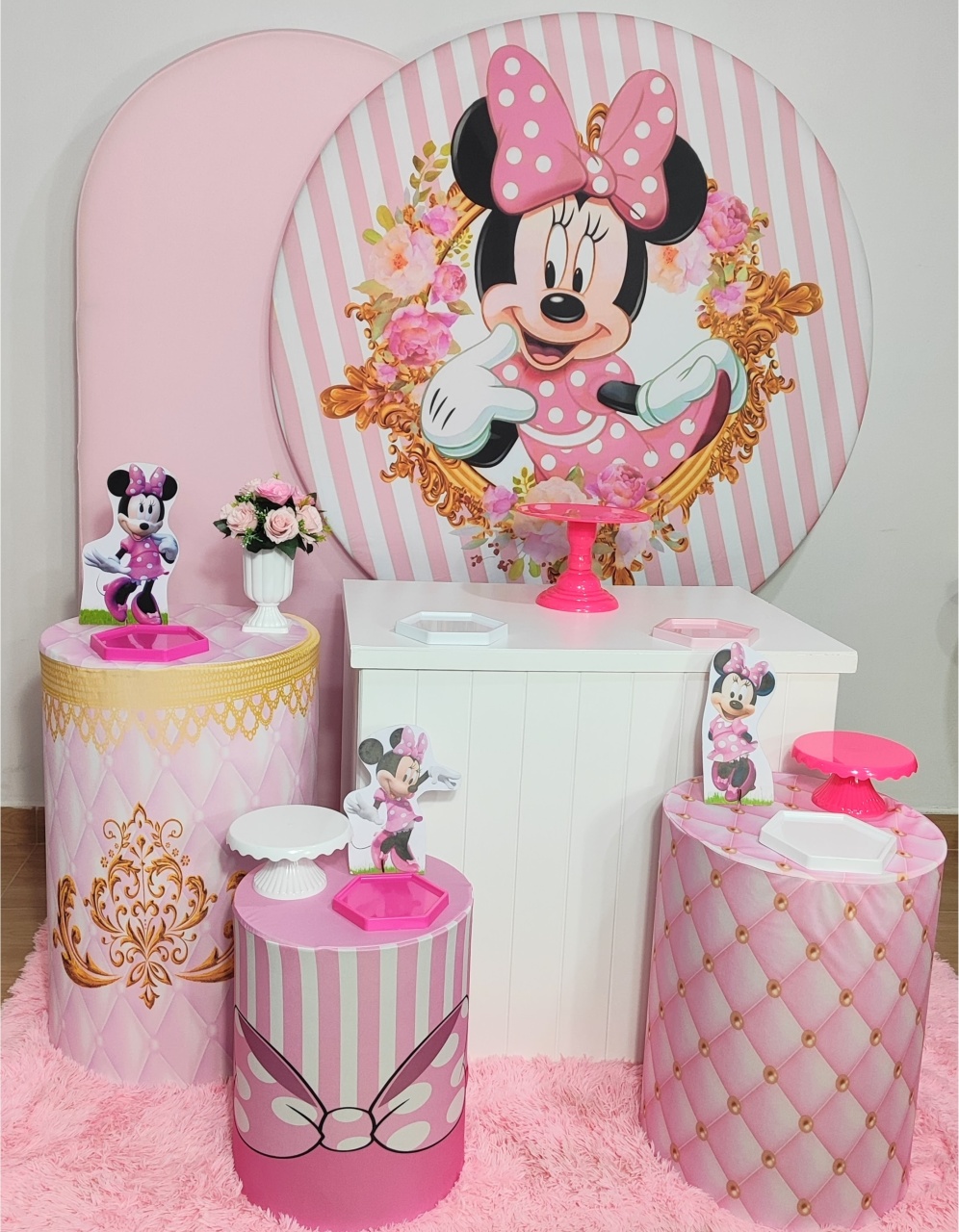 Minie Rosa Com Painel Romano - Gi Festas  Pegue e Monte
