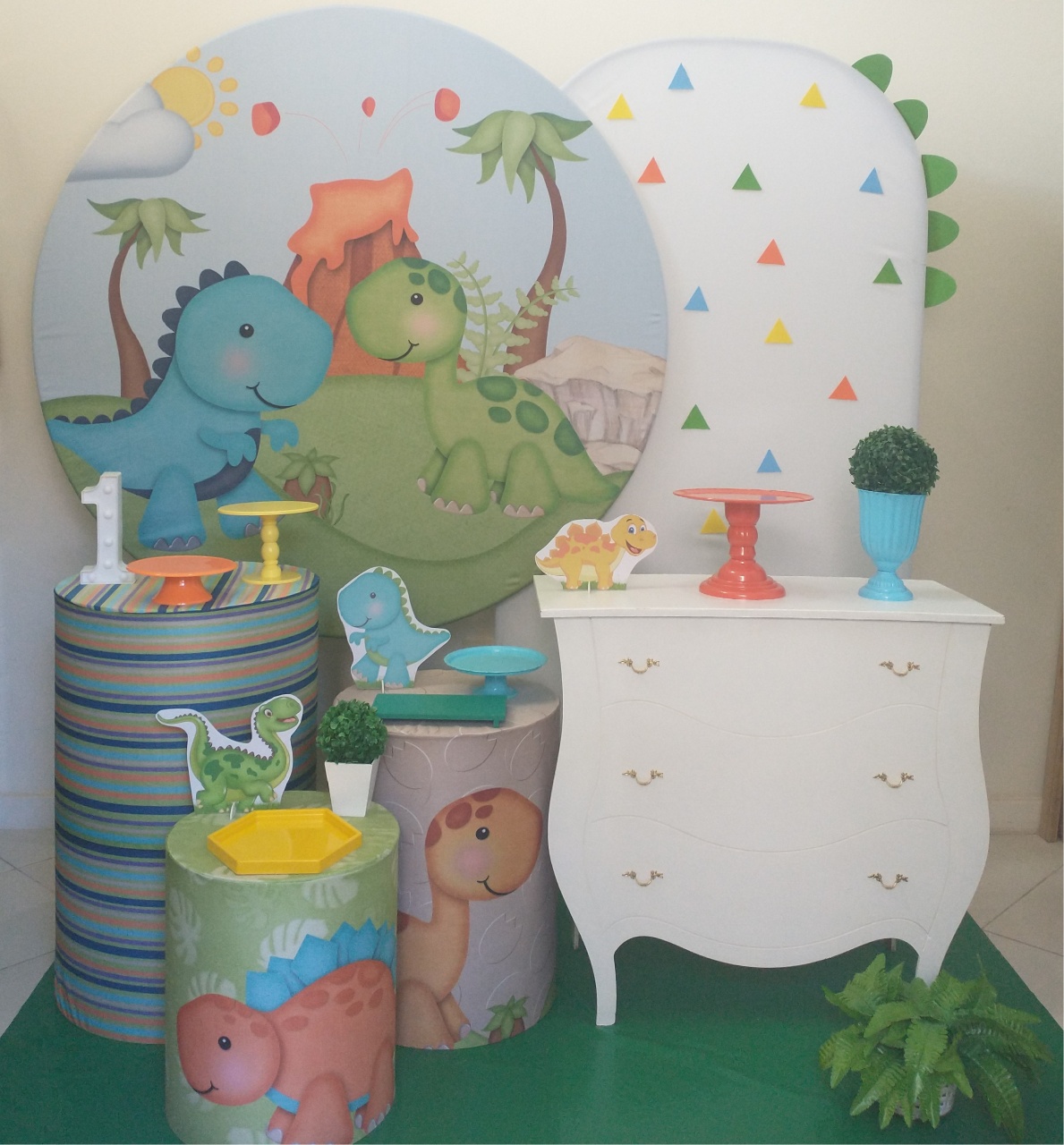 Dino Com Painel Romano - Gi Festas  Pegue e Monte