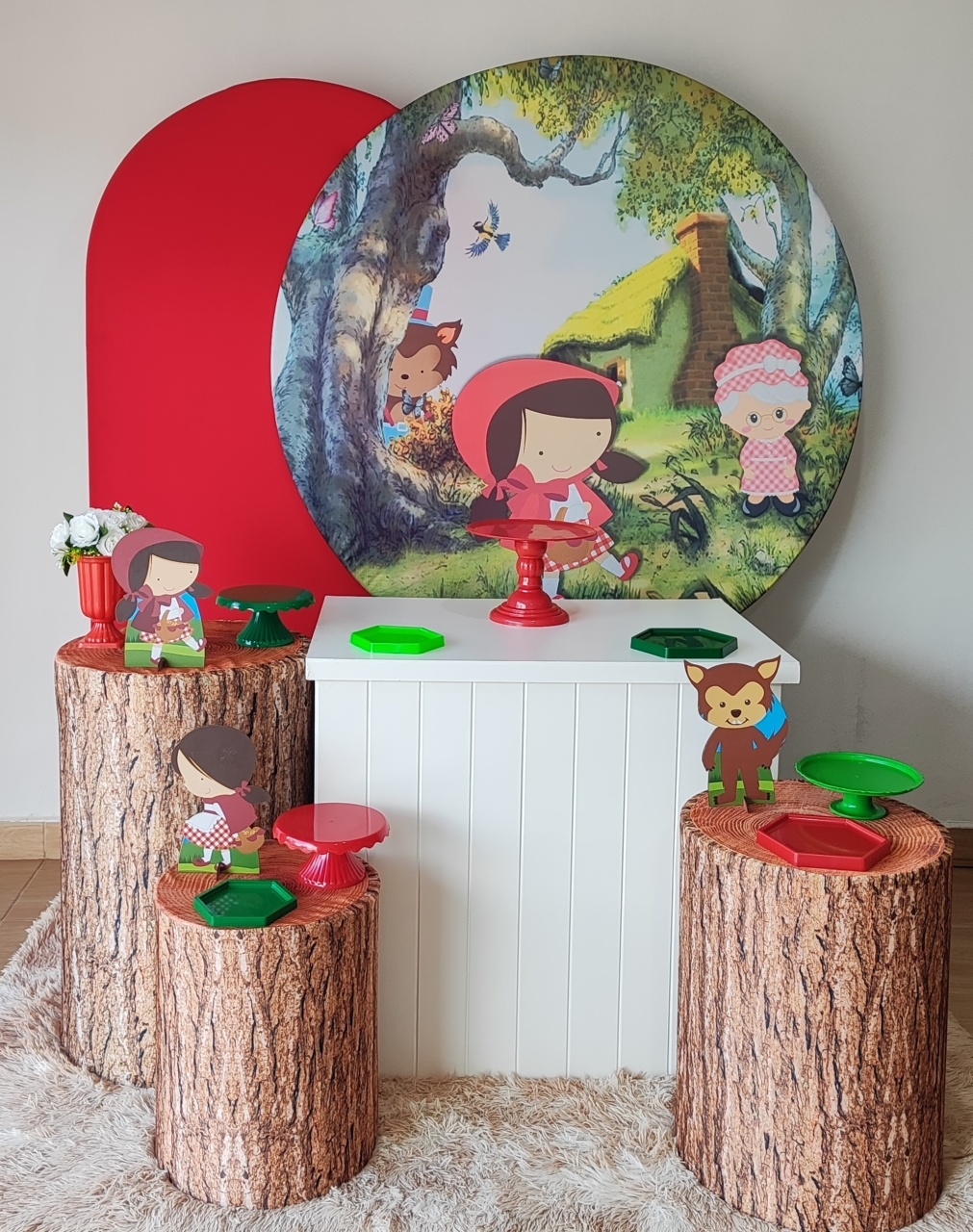 Chapeuzinho Vermelho Com Painel Romano - Gi Festas  Pegue e Monte