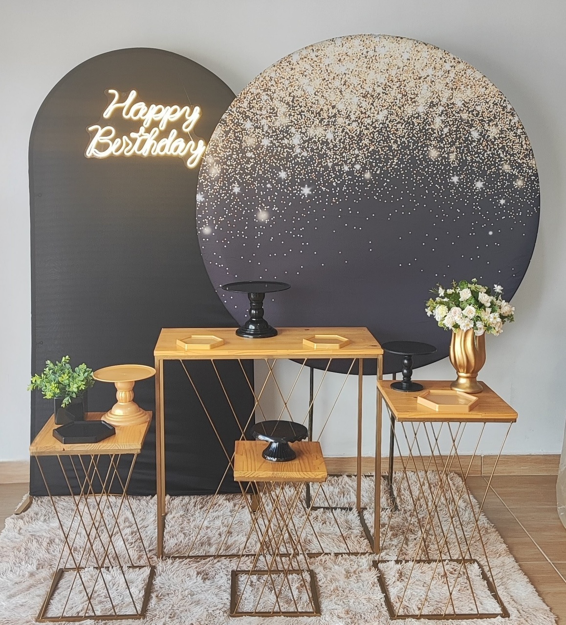 Gliter Preto E Dourado Com Painel Dourado - Gi Festas  Pegue e Monte