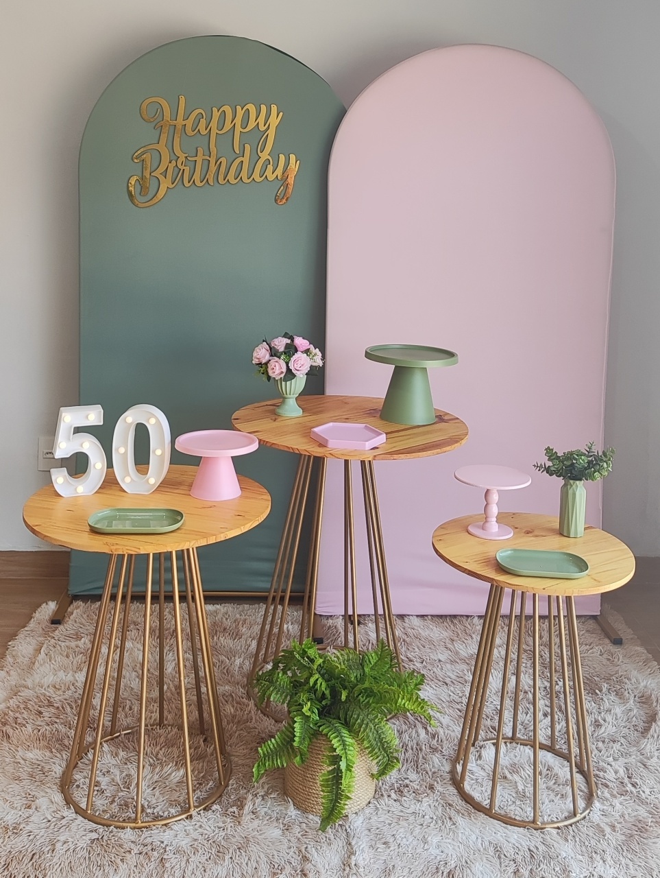 Romano Verde E Rosa Com Mesas Redondas - Gi Festas  Pegue e Monte