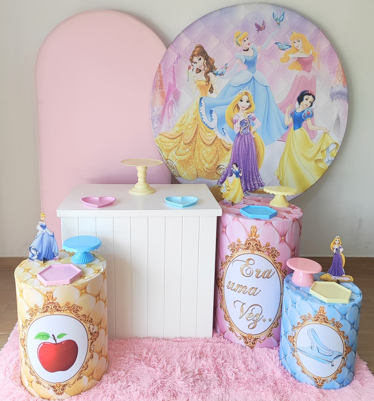 Princesas Com Painel Romano 2 - Gi Festas  Pegue e Monte