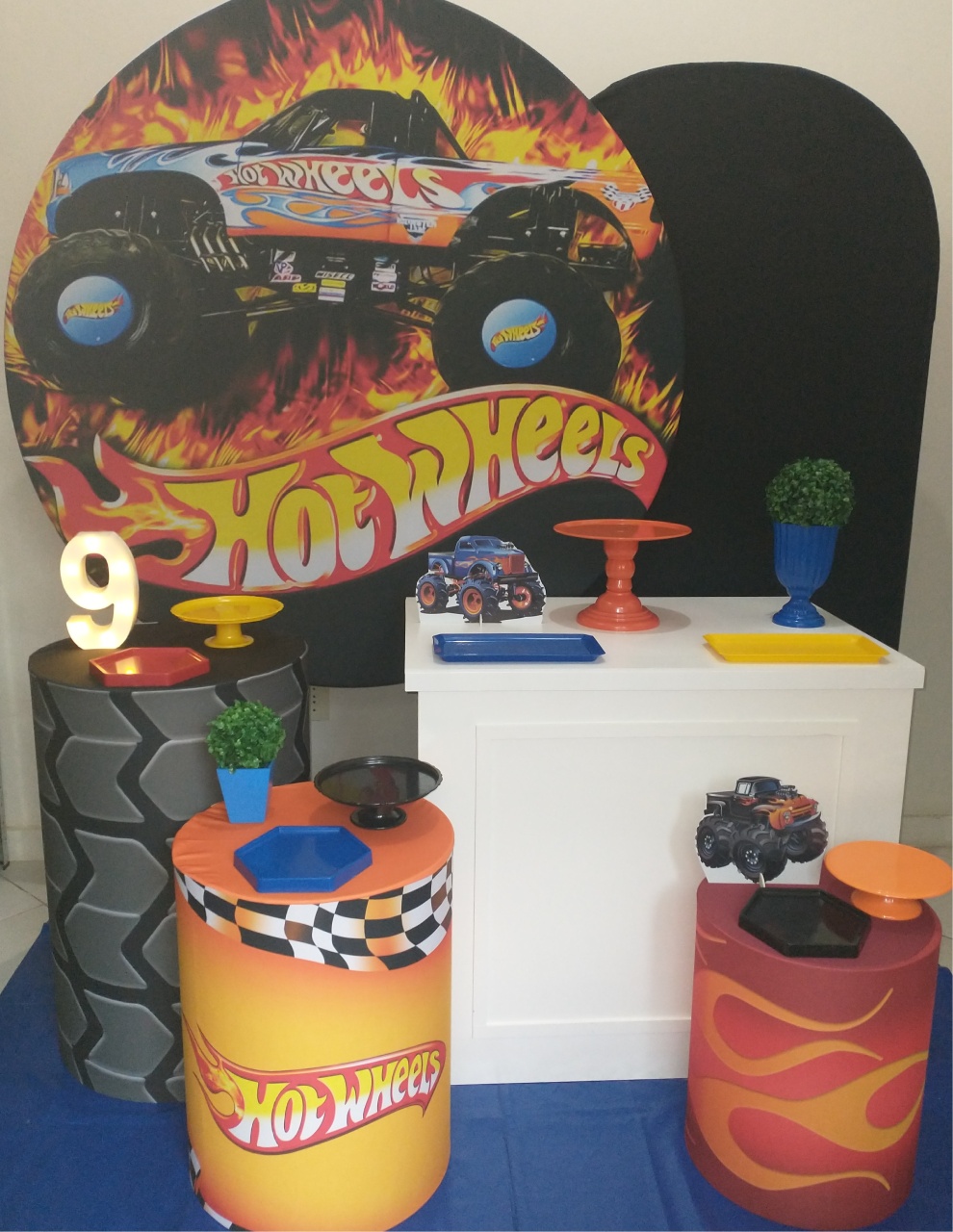 Hotwheels / Monster Trucks Com Romano - Gi Festas  Pegue e Monte