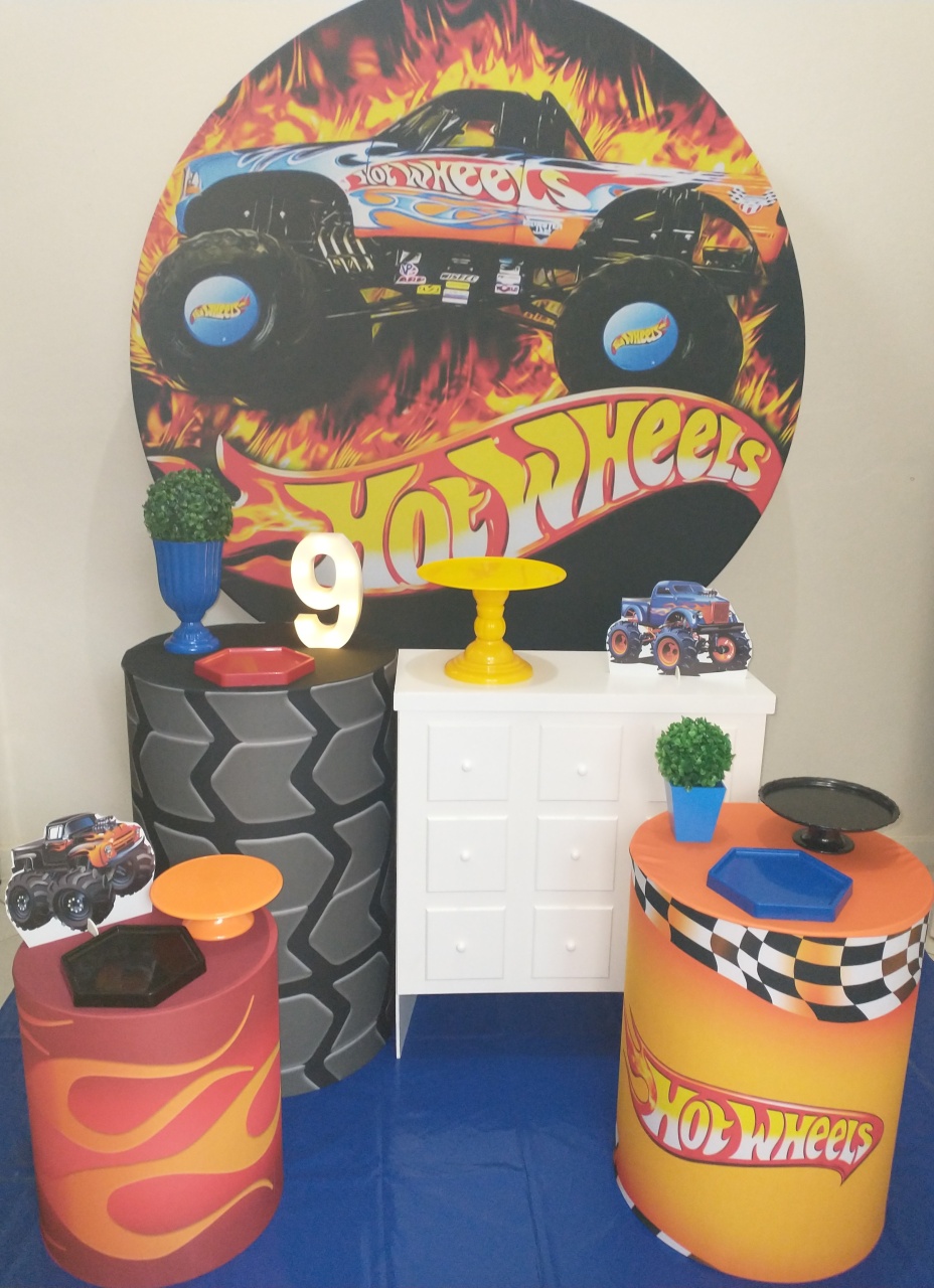 Hotwheels / Monster Trucks Com Cômoda - Gi Festas  Pegue e Monte