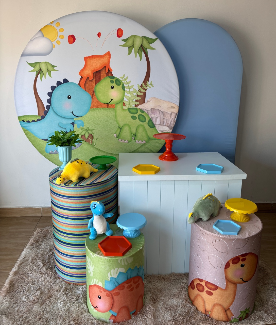 Dino Baby Com Painel Romano - Gi Festas  Pegue e Monte