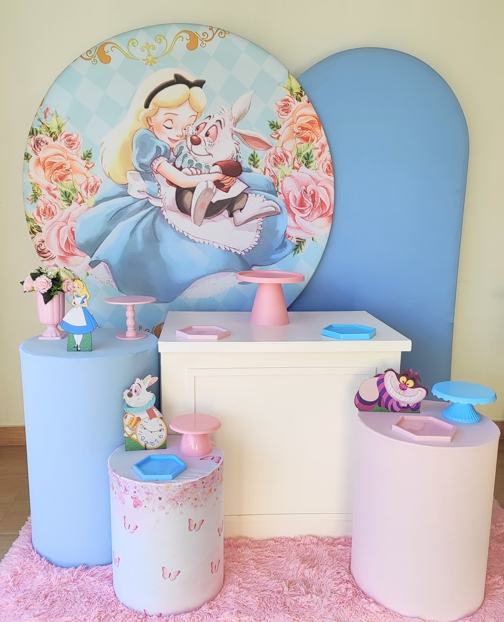 Alice No País das Maravilhas Com Romano Azul - Gi Festas  Pegue e Monte