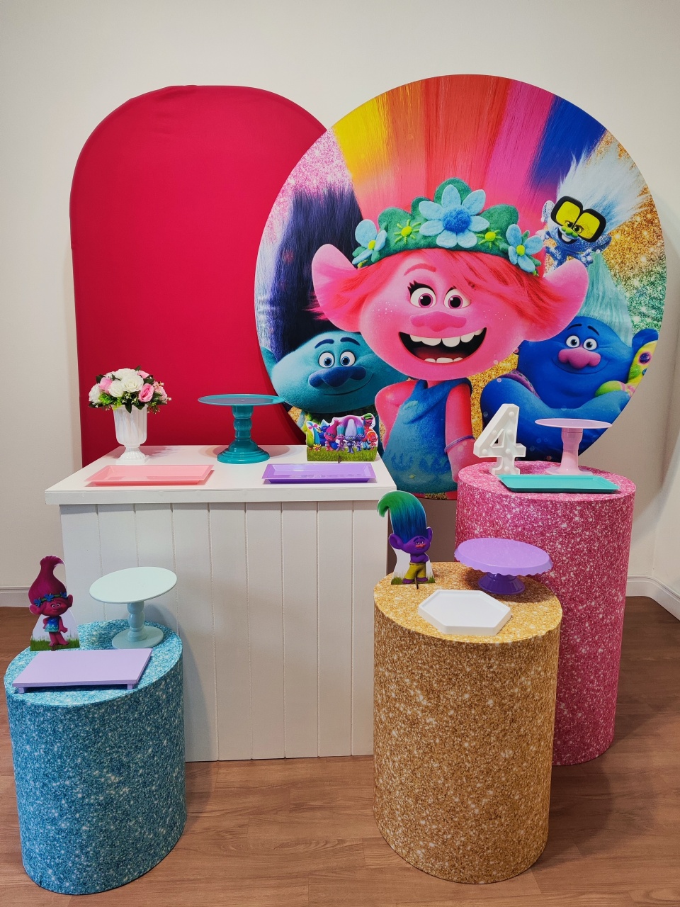 Trolls Com Painel Romano Pink - Gi Festas  Pegue e Monte
