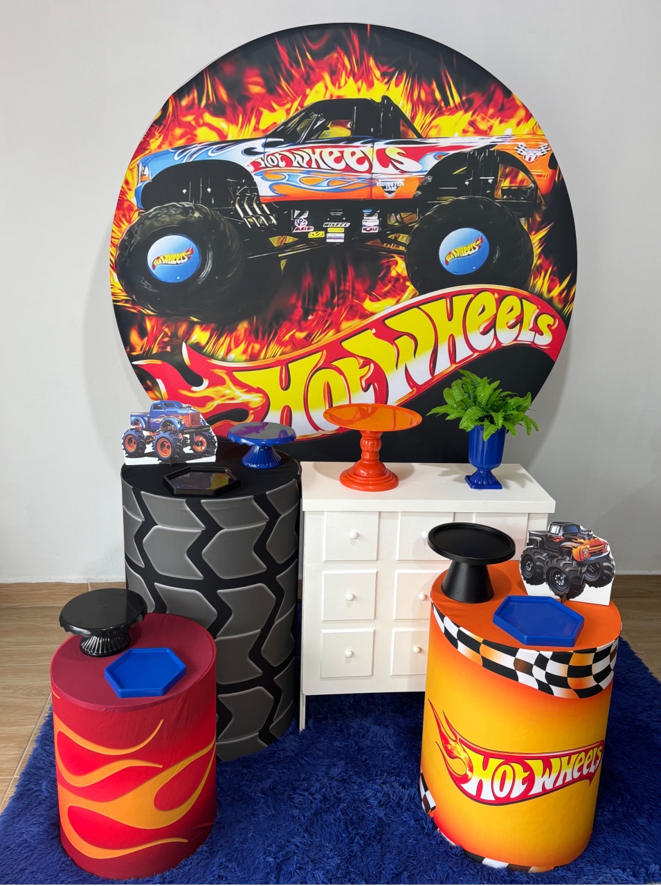 Hotwheels / Monster Trucks Com Cômoda - Gi Festas  Pegue e Monte