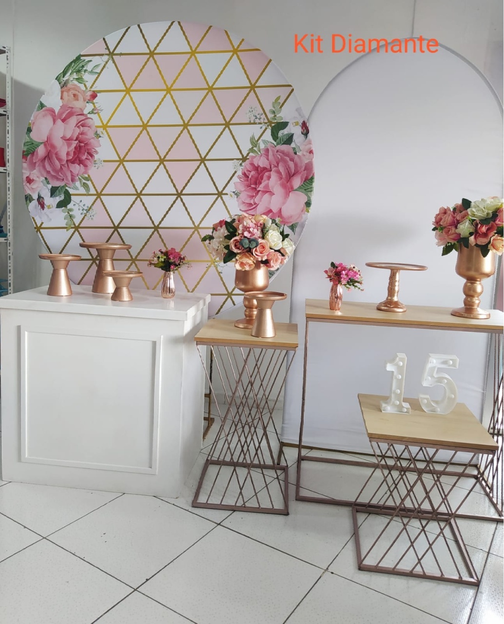 Kit Floral Branco Com Rosa Painel Romano Diamante - Inspire Festas