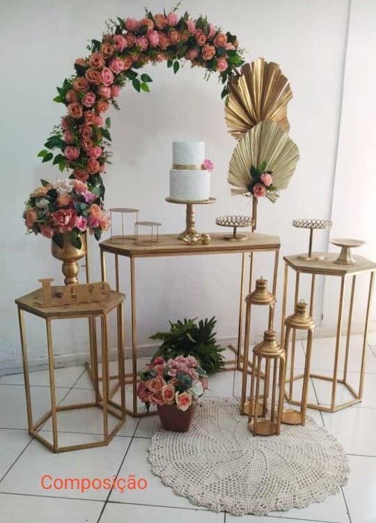 Kit Arco Floral Com Sextavada Dourada Composição - Inspire Festas