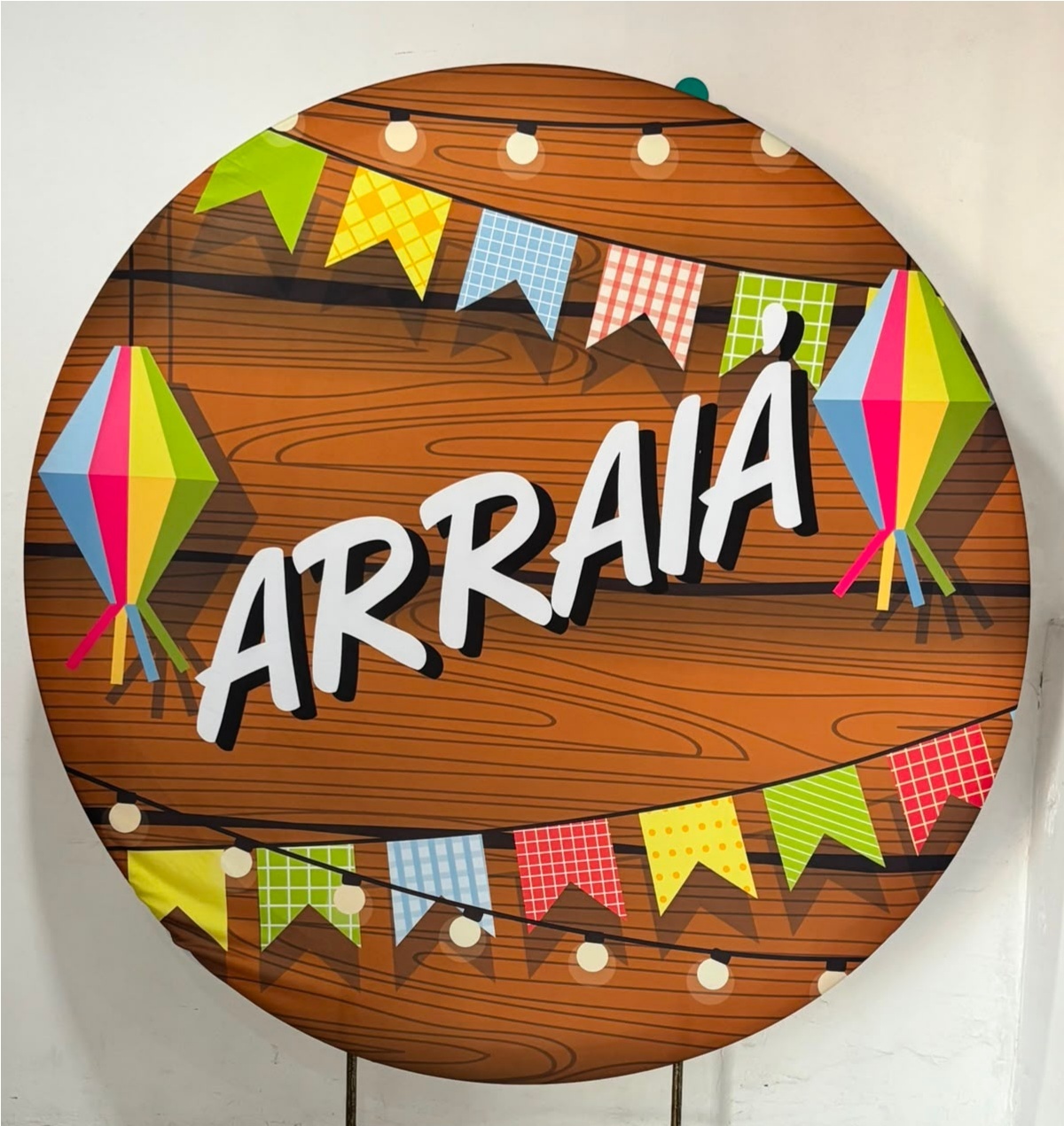 Painel Arraiá Fundo Madeira Com Balões - Inspire Festas