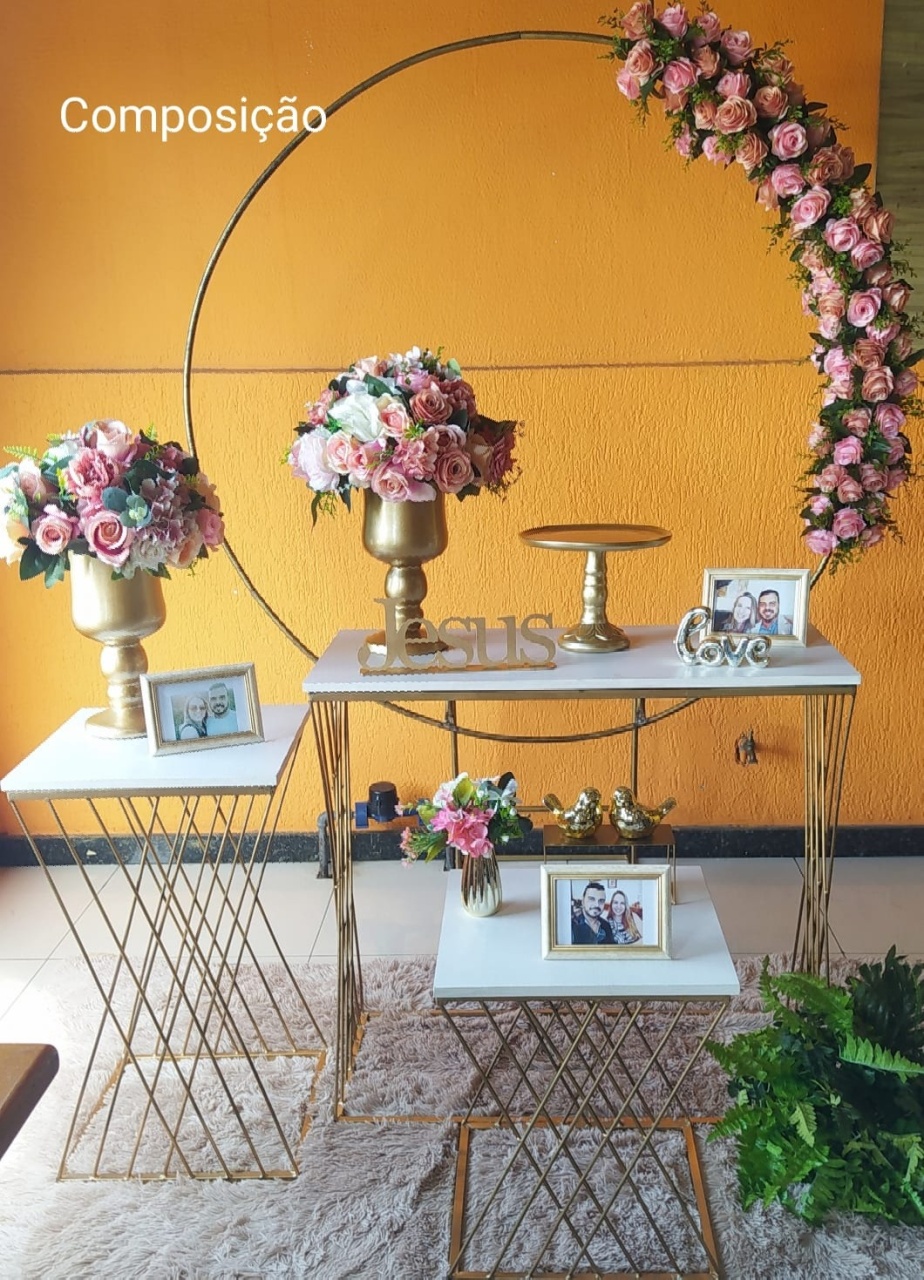 Kit Arco Floral Redondo Com Mesa Treliça Dourada Composição - Inspire Festas